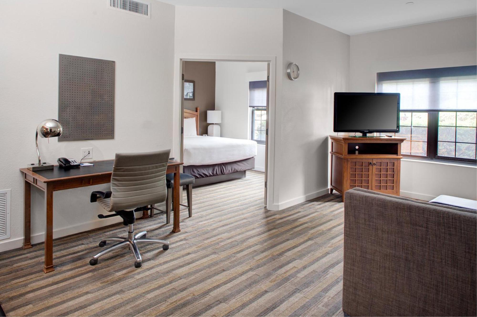 One-Bedroom King Suite,1283070994:JPEG