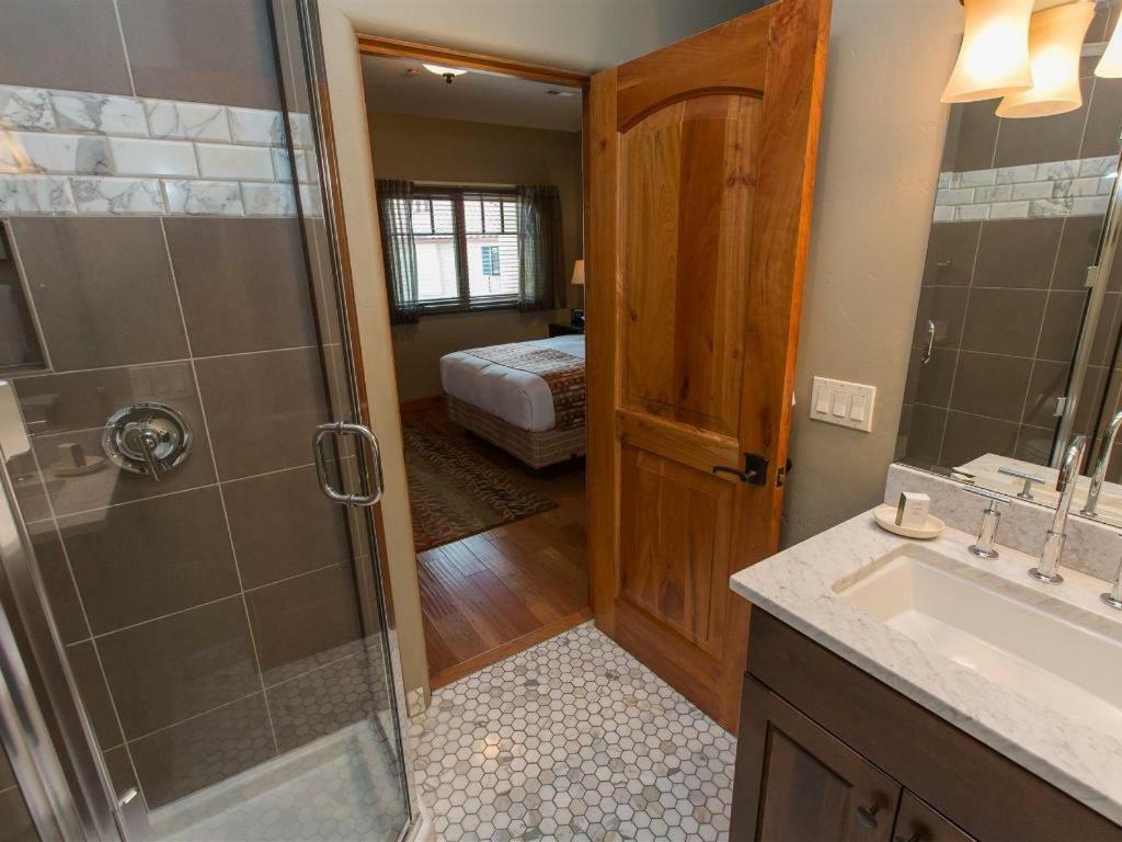 Queen Room,835405235:JPEG