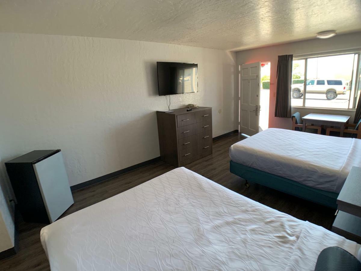 Queen Room with Two Queen Beds,835518515:JPEG