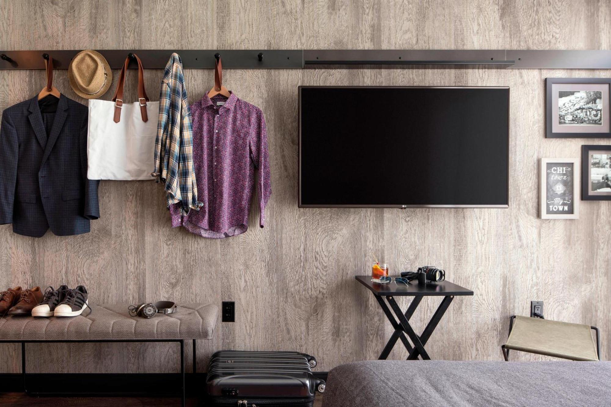 Queen Room with City View and Windows on Two Sides,848451692:JPEG