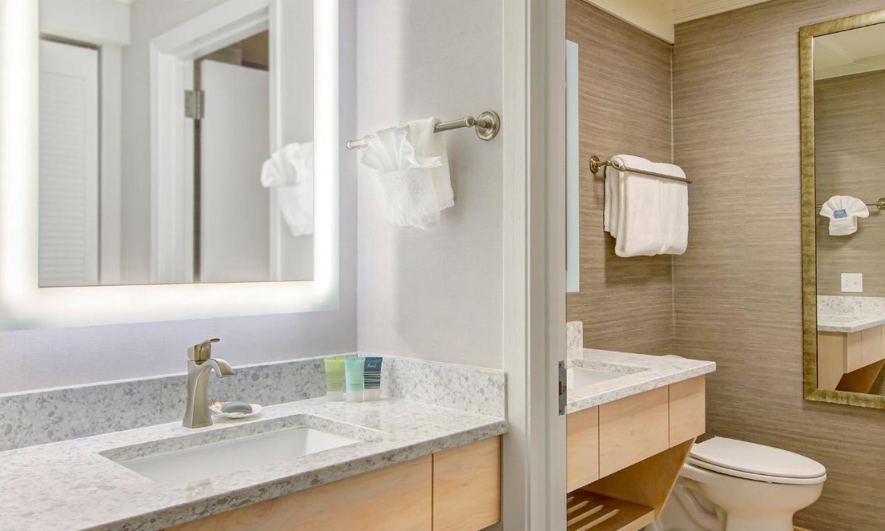 Limited Edition King Spa Top Floor - No Pets Allowed,933880087:JPEG