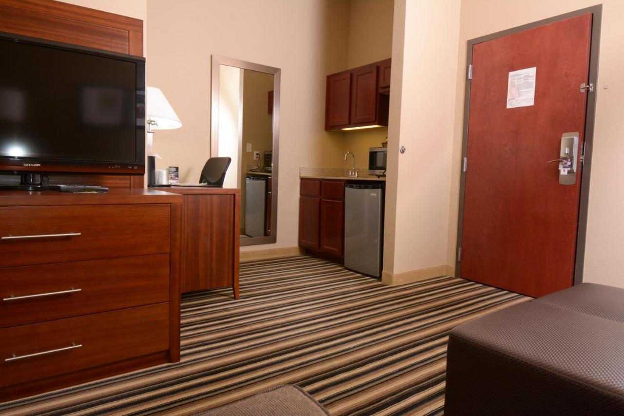 Queen Suite with Two Queen Beds - Non-Smoking