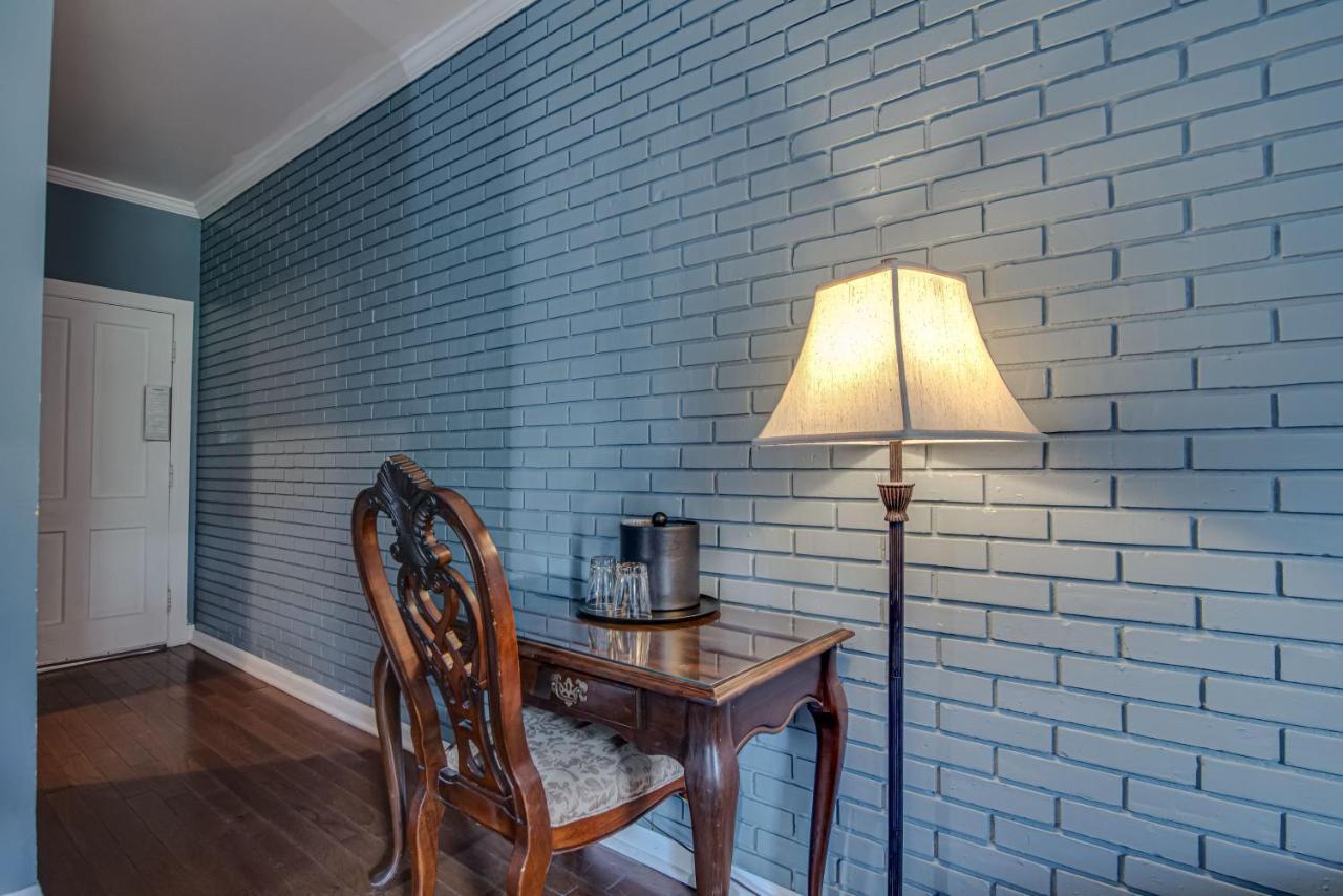 Two Queen Beds with Courtyard View,943606897:JPEG