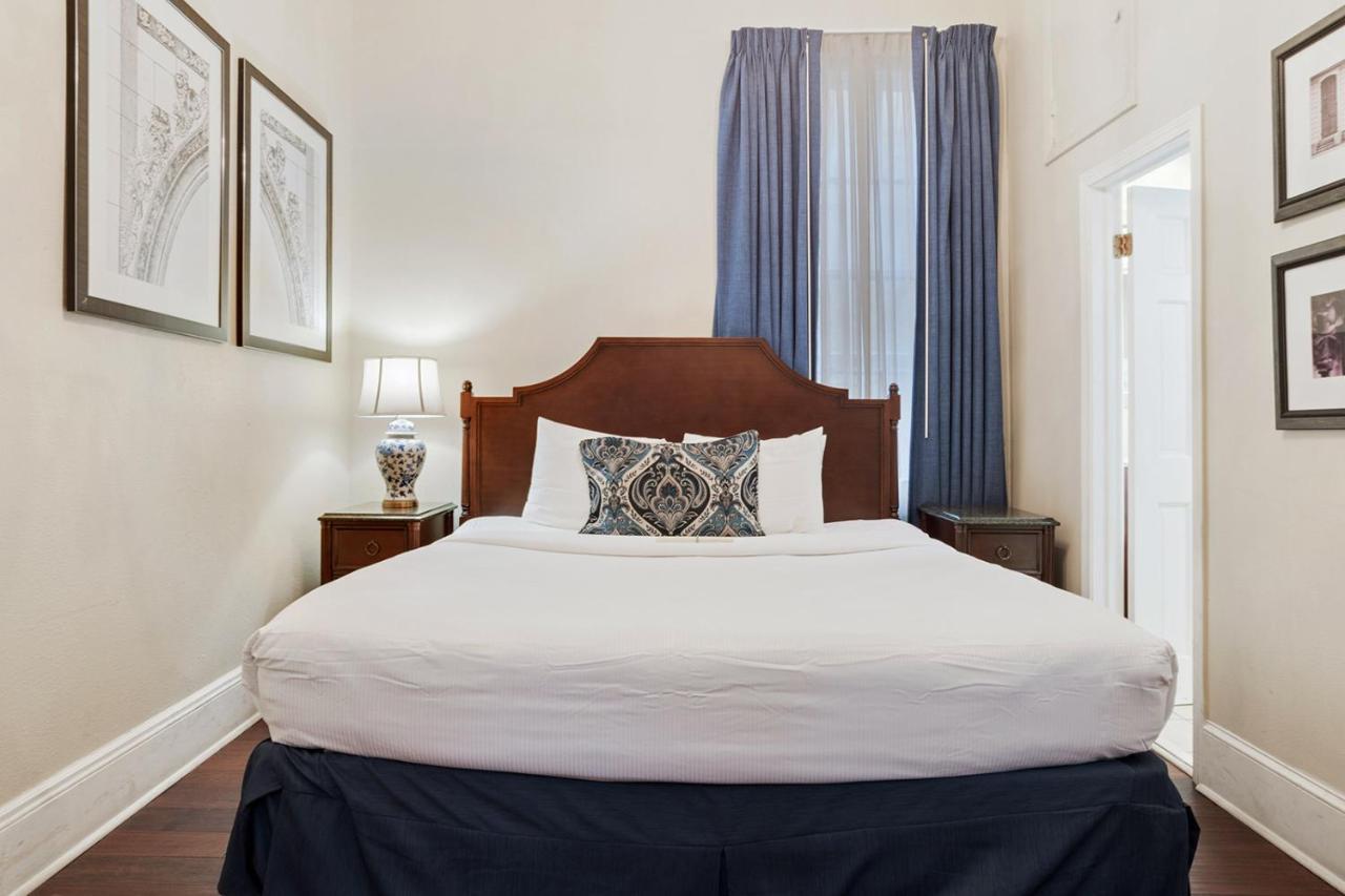 Petite Room with One Queen Bed,1210527256:JPEG