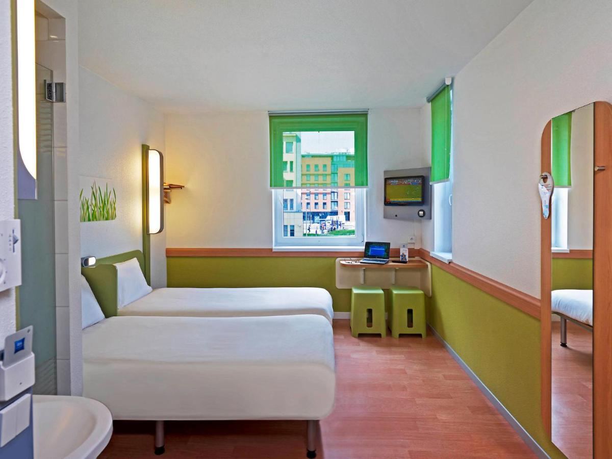 Twin Room,1502577472:JPEG
