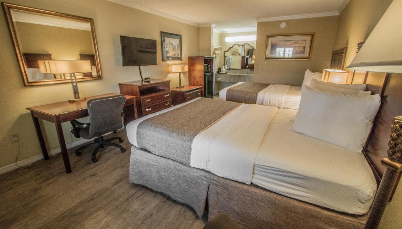 2 Queen Beds and 1 Twin Bed, Non-Smoking