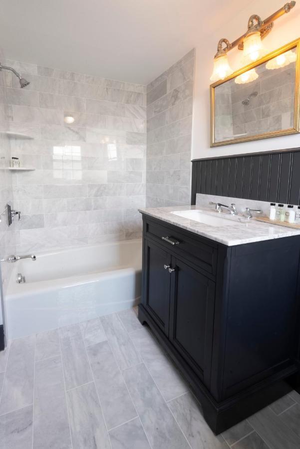 Deluxe Double Room with Bath,968210815:JPEG