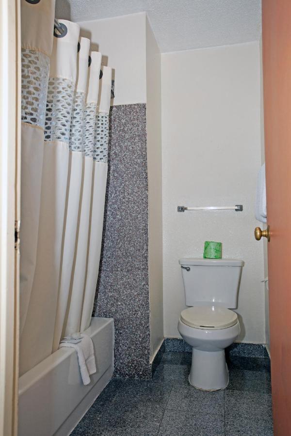 Room with Two Queen Beds - Non-Smoking