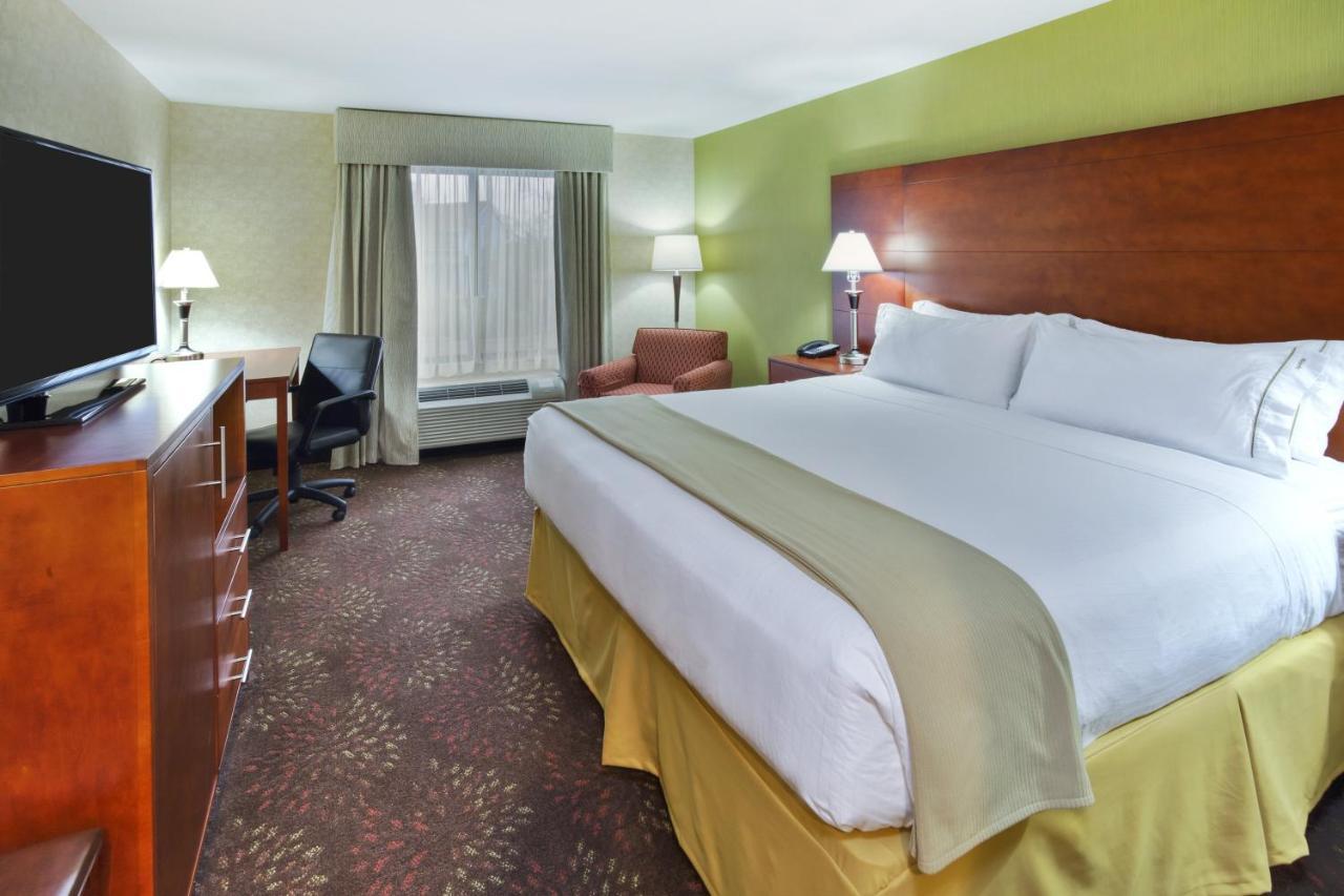 King Studio Suite with Mobility Accessible Tub - Non-Smoking
