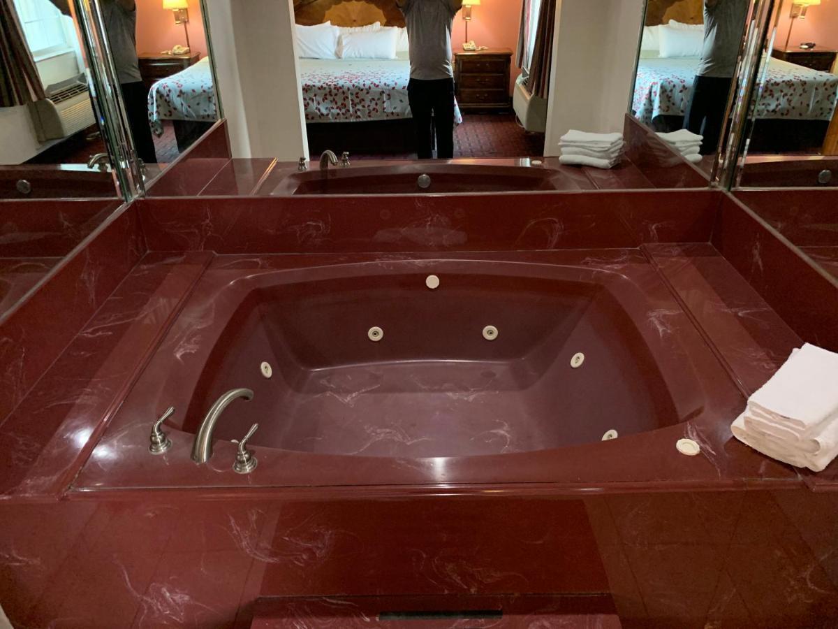 Deluxe King Suite - Non-Smoking,1630870976:JPEG