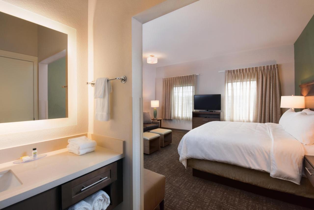 King Studio Suite with Bath Tub - Mobility Access