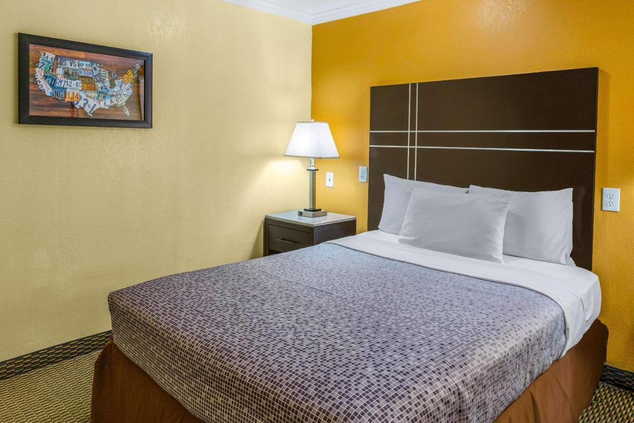 Standard Double Room - Smoking,1281955087:JPEG