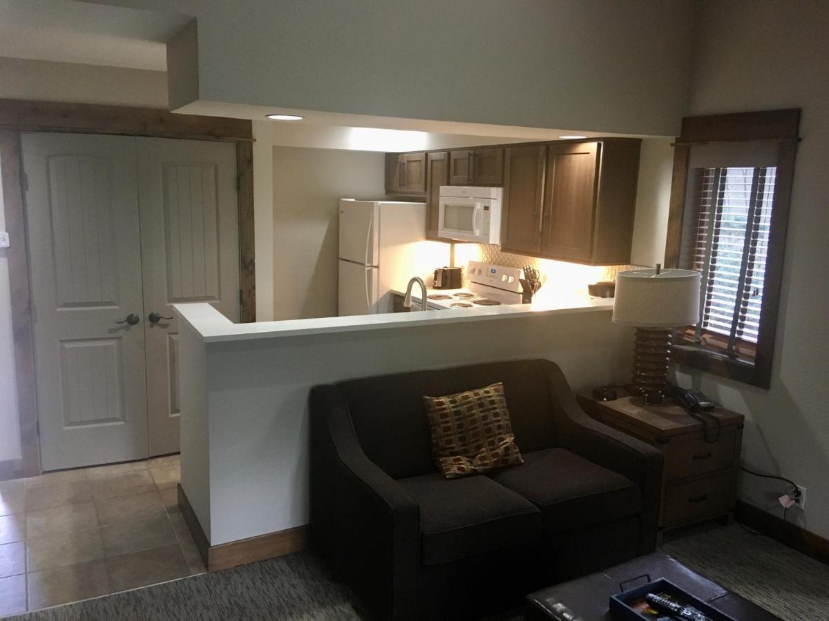 Queen Studio,993728794:JPEG