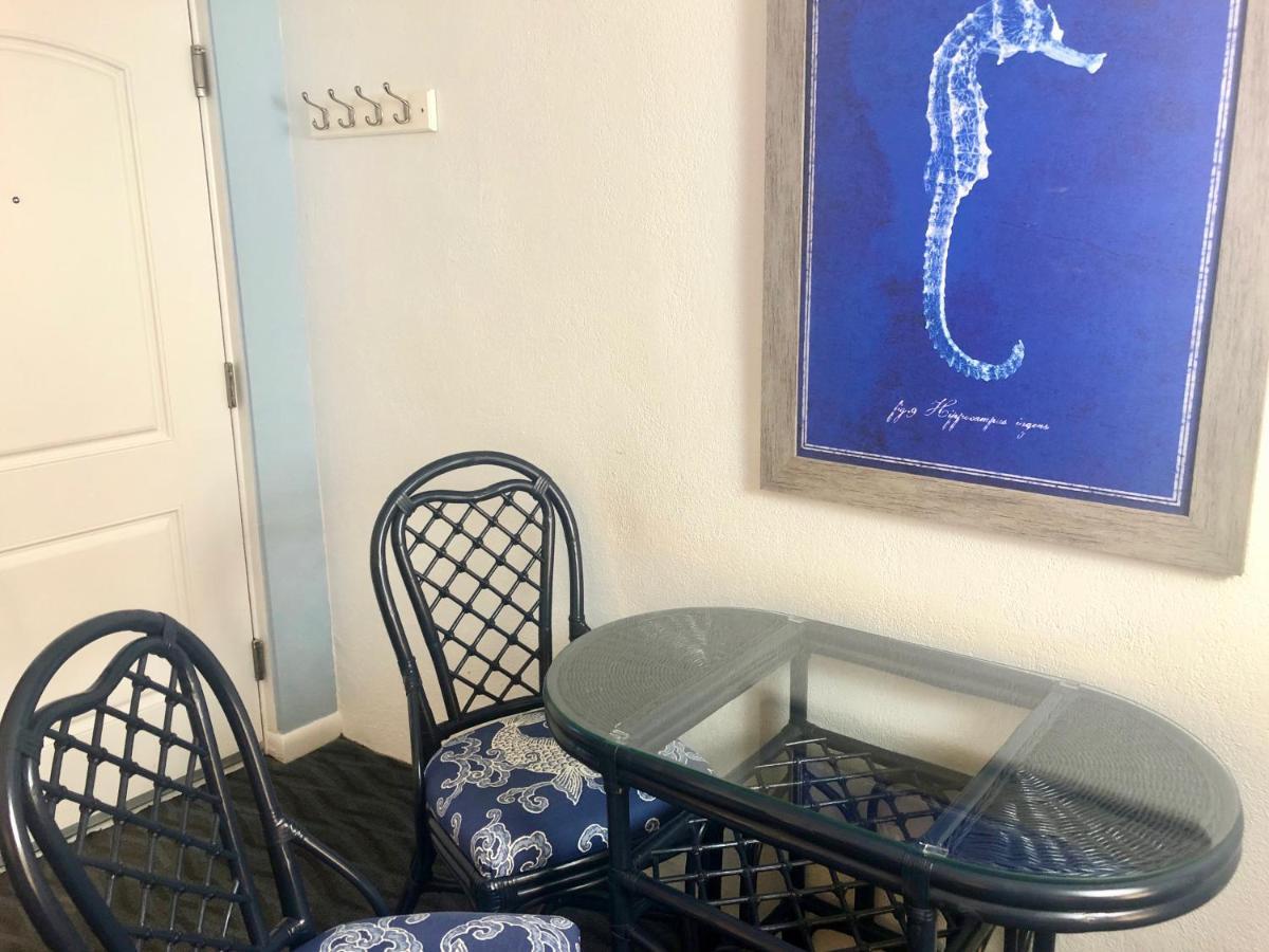 King Room with Pool View - Second Floor,995241976:JPEG