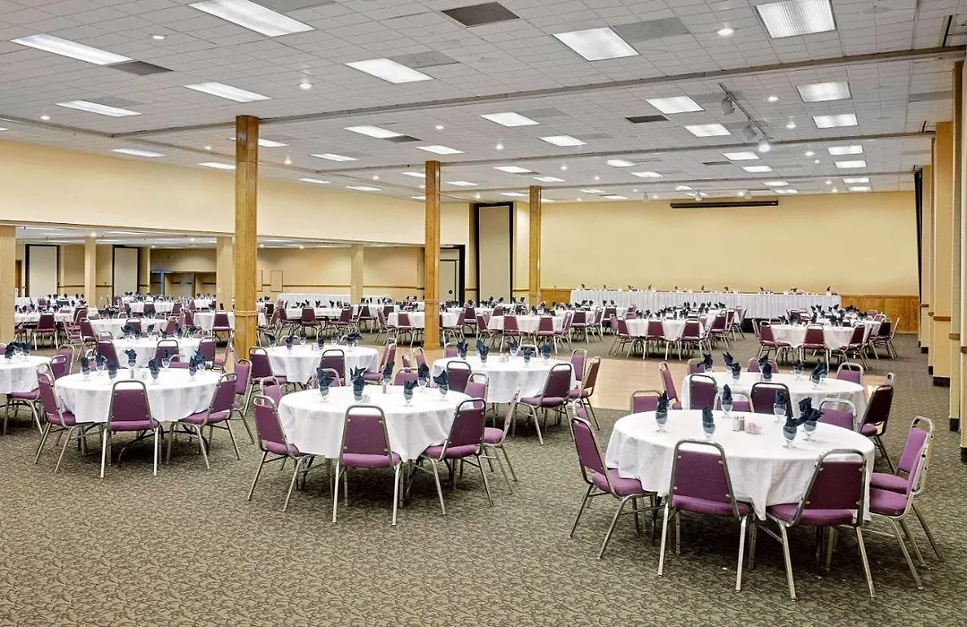 Ramada By Wyndham Mitchell Hotel & Conference Center-1
