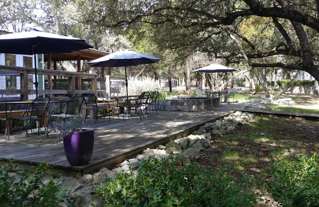Wimberley Inn & Bar-1