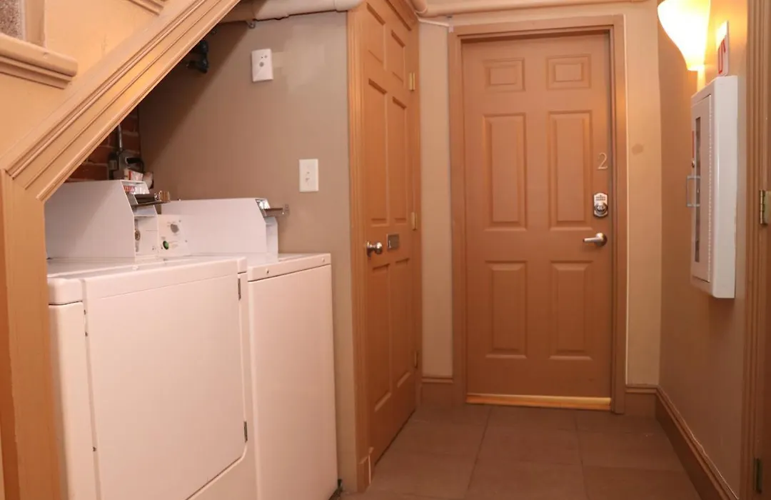 Charming Studio In Boston Brownstone, C.Ave#5-1