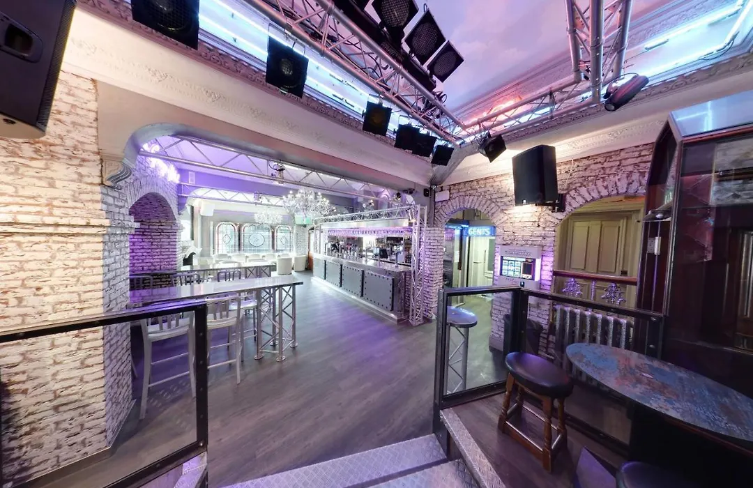 The George Hotel-1