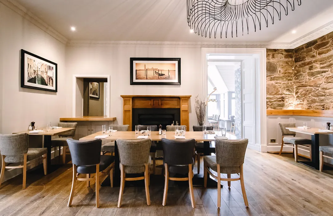 Glen Mhor Hotel At Uile-Bheist 'Brewstillery'-1