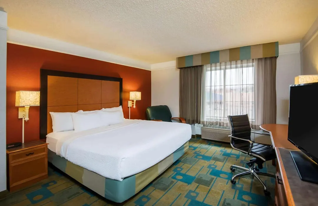 La Quinta Inn & Suites By Wyndham Colorado Springs South Ap-1