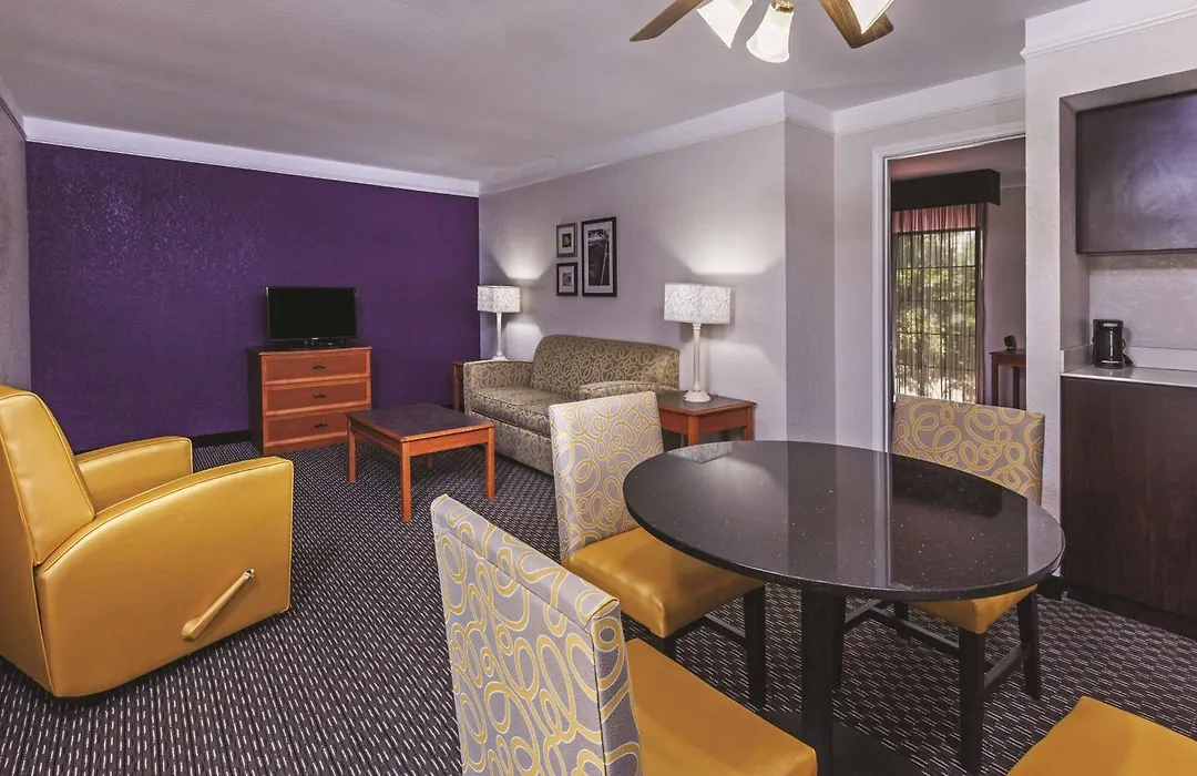 La Quinta Inn By Wyndham San Marcos-1