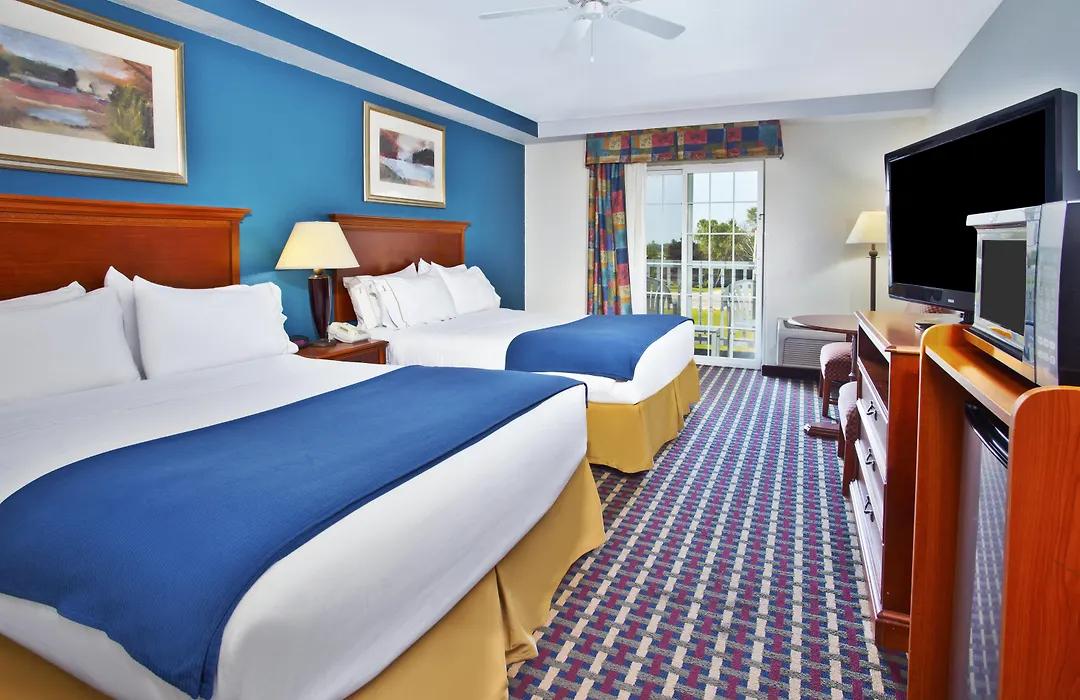 Holiday Inn Express & Suites Petoskey By Ihg-1
