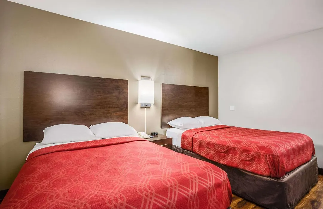 Econo Lodge Milwaukee Airport-1
