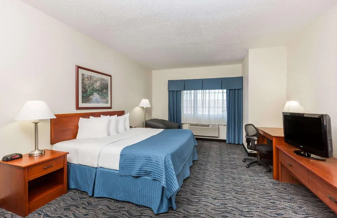Baymont By Wyndham Des Moines Airport-1