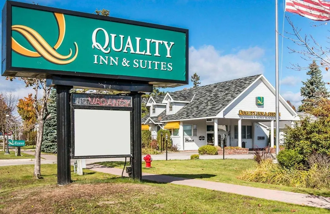 Quality Inn & Suites Mackinaw City Beachfront-1