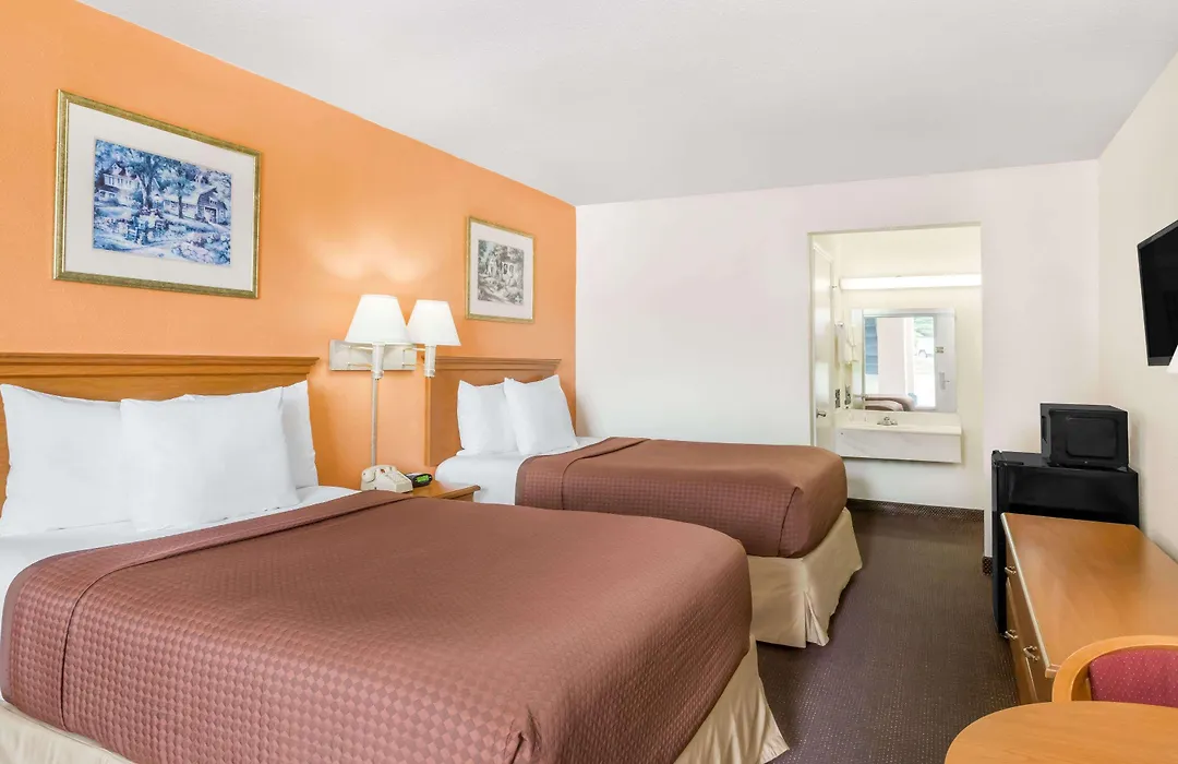 Days Inn By Wyndham Christiansburg-1