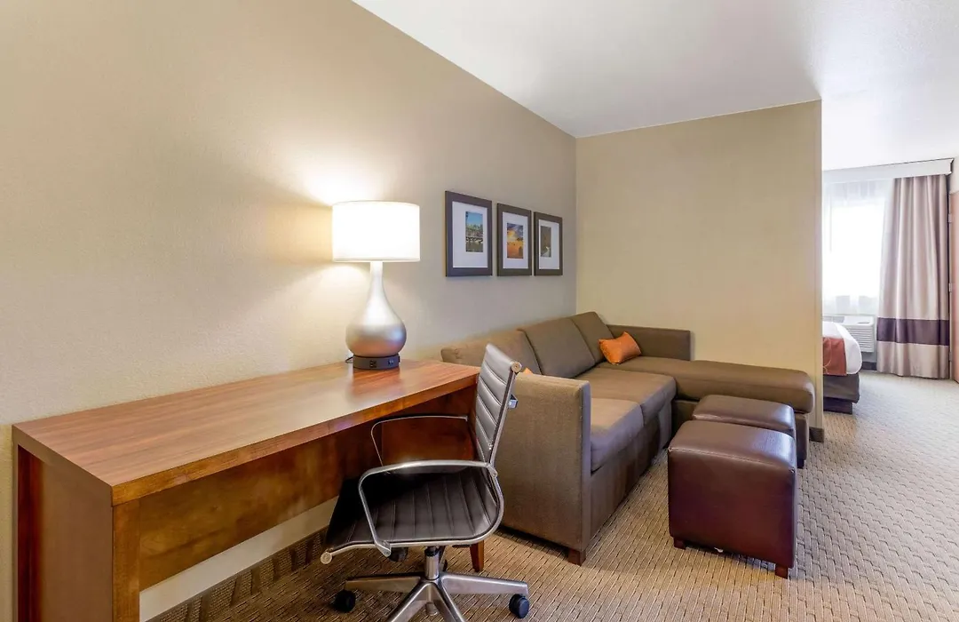 Comfort Suites Burlington-1