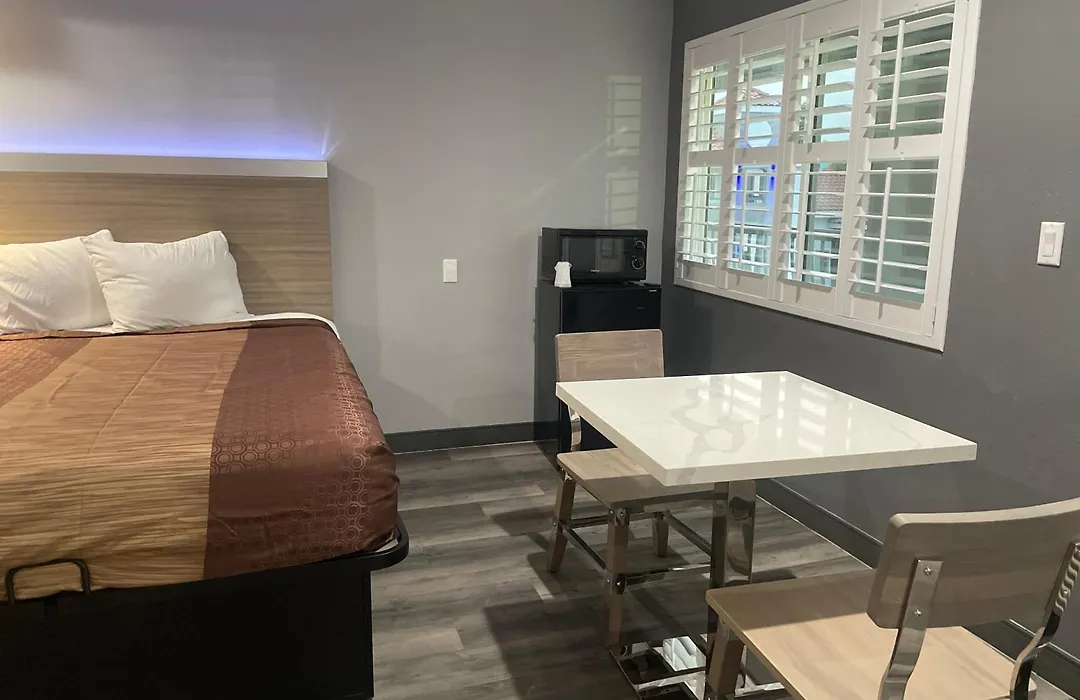 Travelodge By Wyndham Whittier-1