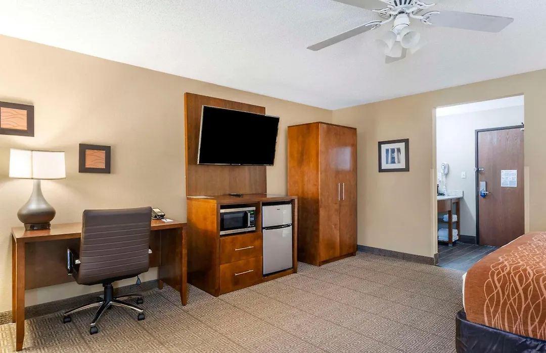 Comfort Inn North-Polaris-1
