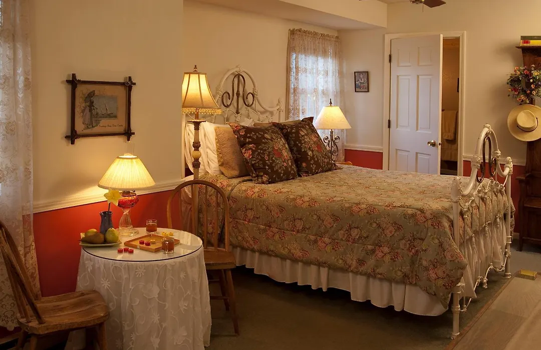 Eagle Harbor Inn-1