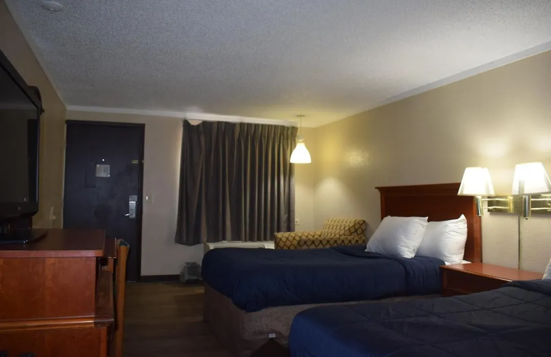 Knights Inn Farmington Hills-1