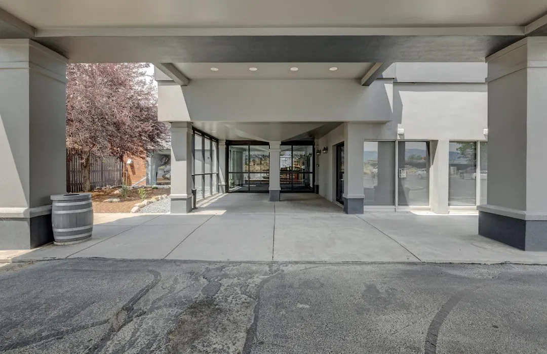 Riverside Hotel & Conference Center-1