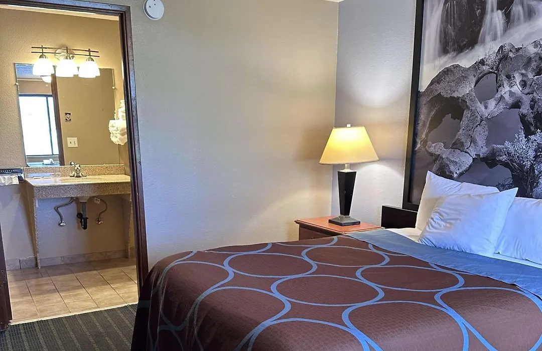 Super 8 By Wyndham Vancouver East-1