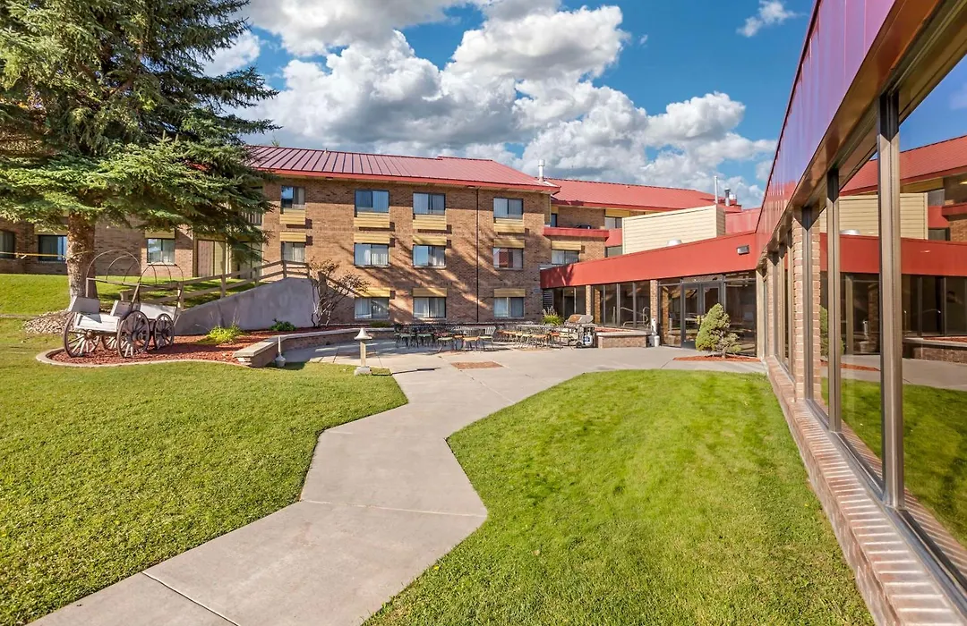 Best Western Plus Landmark Inn-1