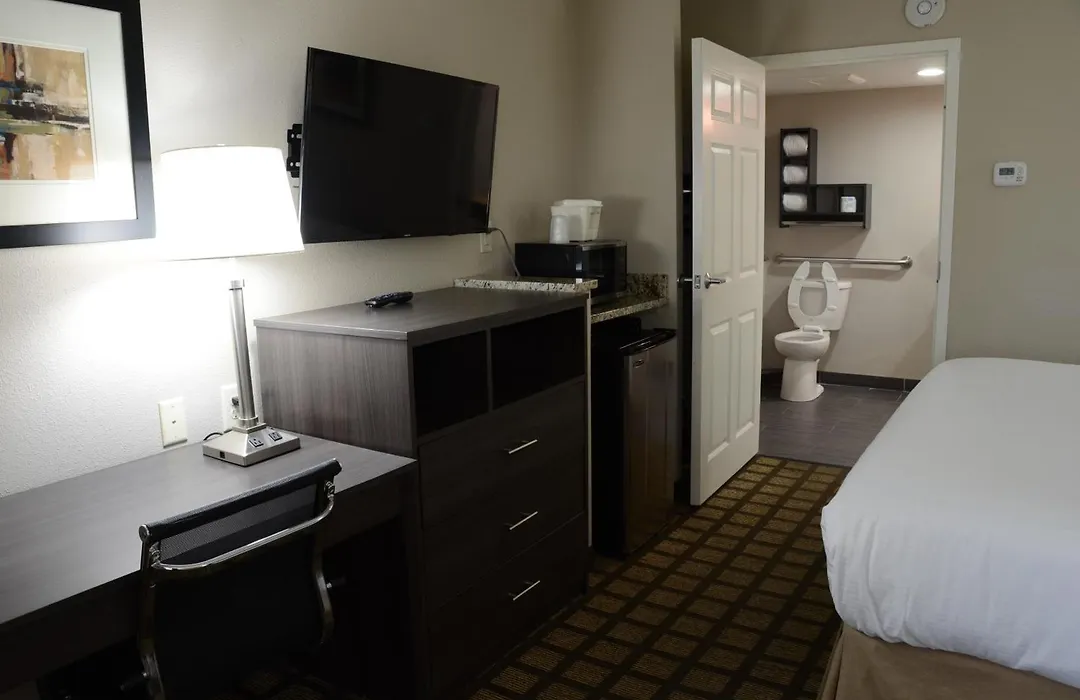 Baymont By Wyndham Clarksville-1