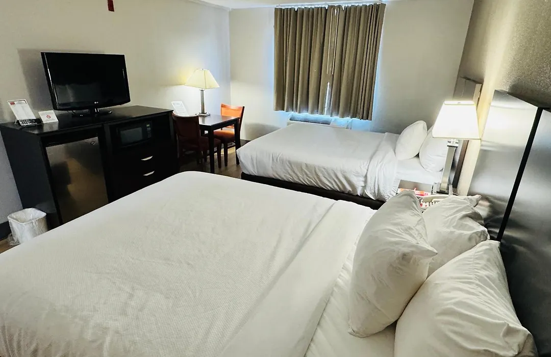 Econo Lodge Inn & Suites Monroe-1