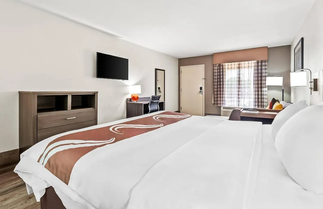 Quality Inn & Suites Near Robins Air Force Base-1