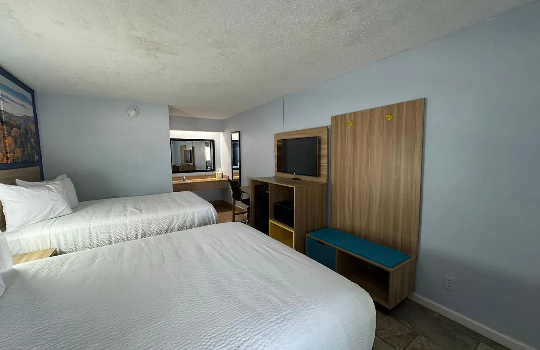 Days Inn By Wyndham Charlotte University-1