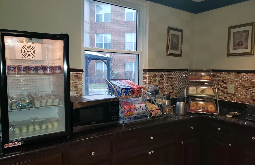 Birch Hill Suites Detroit-Warren-1
