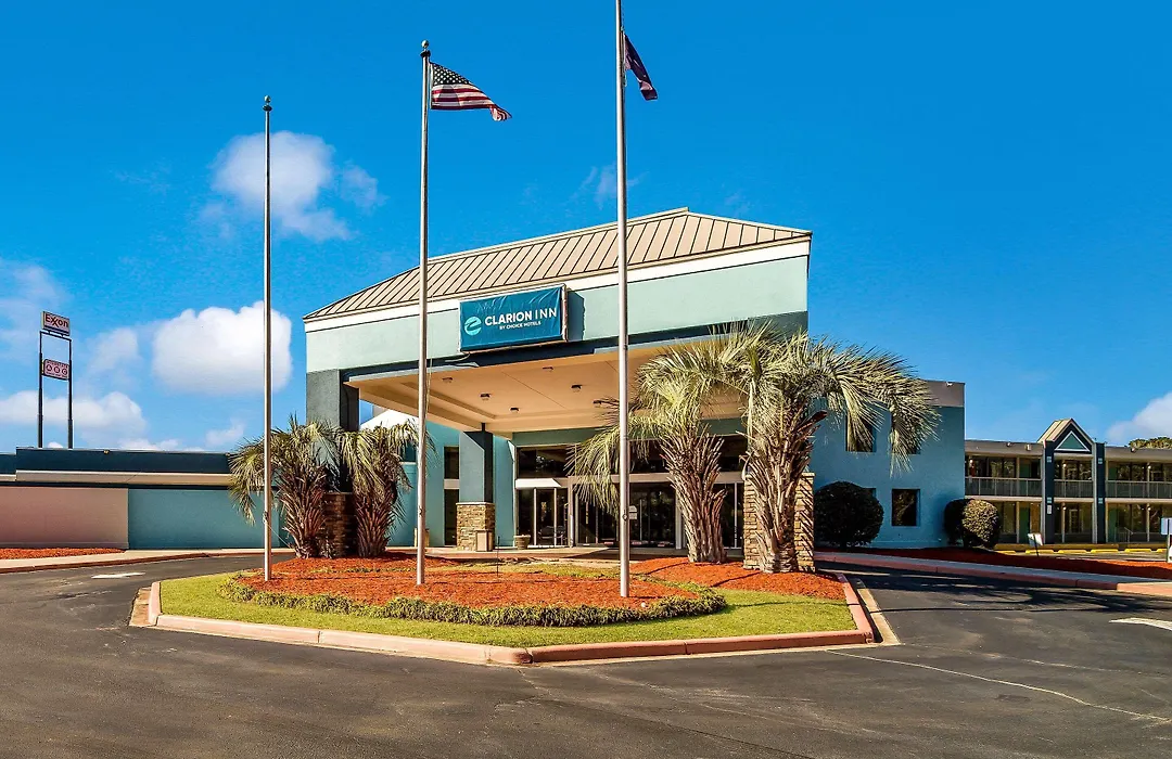 Clarion Inn & Suites Florence - Darlington-1