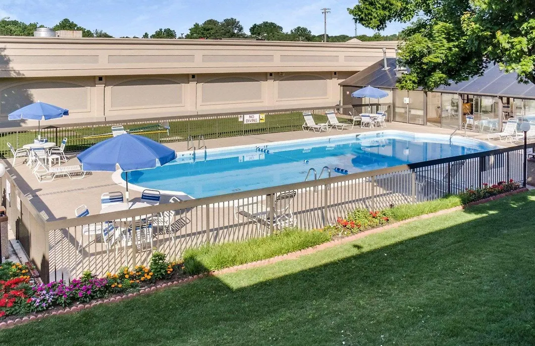Clarion Inn-1