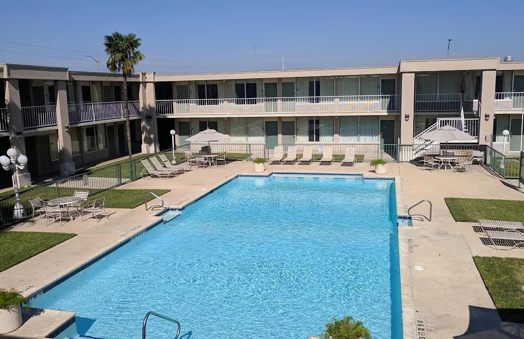 Days Inn By Wyndham Seguin Tx-1