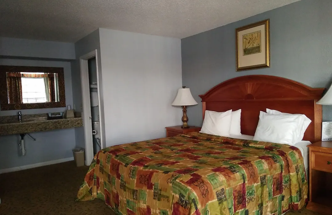 Travelodge By Wyndham Venice-1