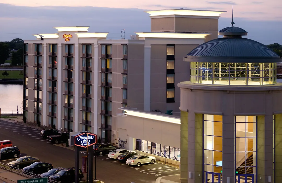 Hampton Inn Green Bay Downtown-1