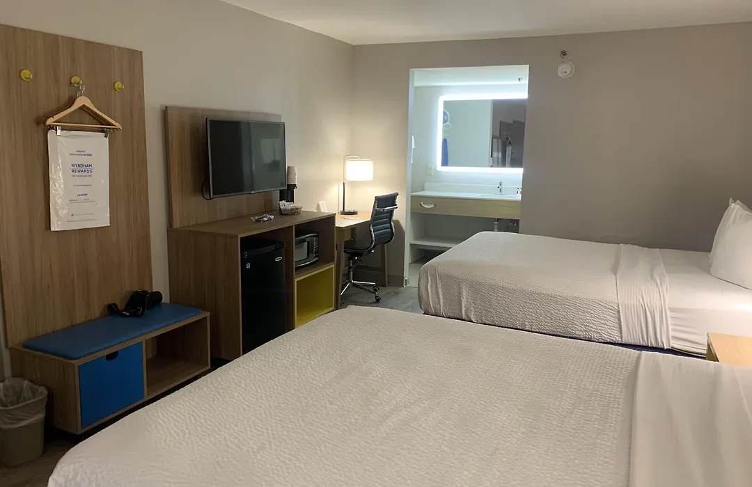 Days Inn By Wyndham Atlanta Stone Mountain-1