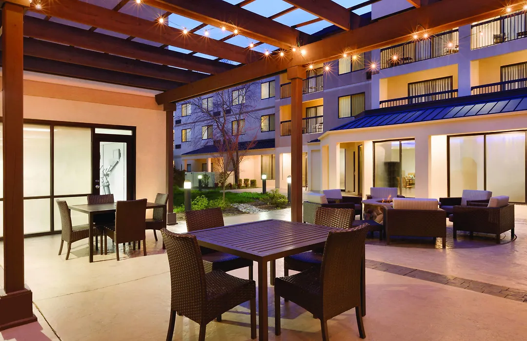 Courtyard Charlotte Airport North-1